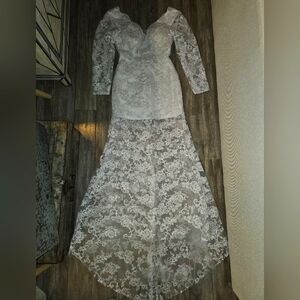 NWT custom lace wedding dress sz 4, never worn in perfect condition.